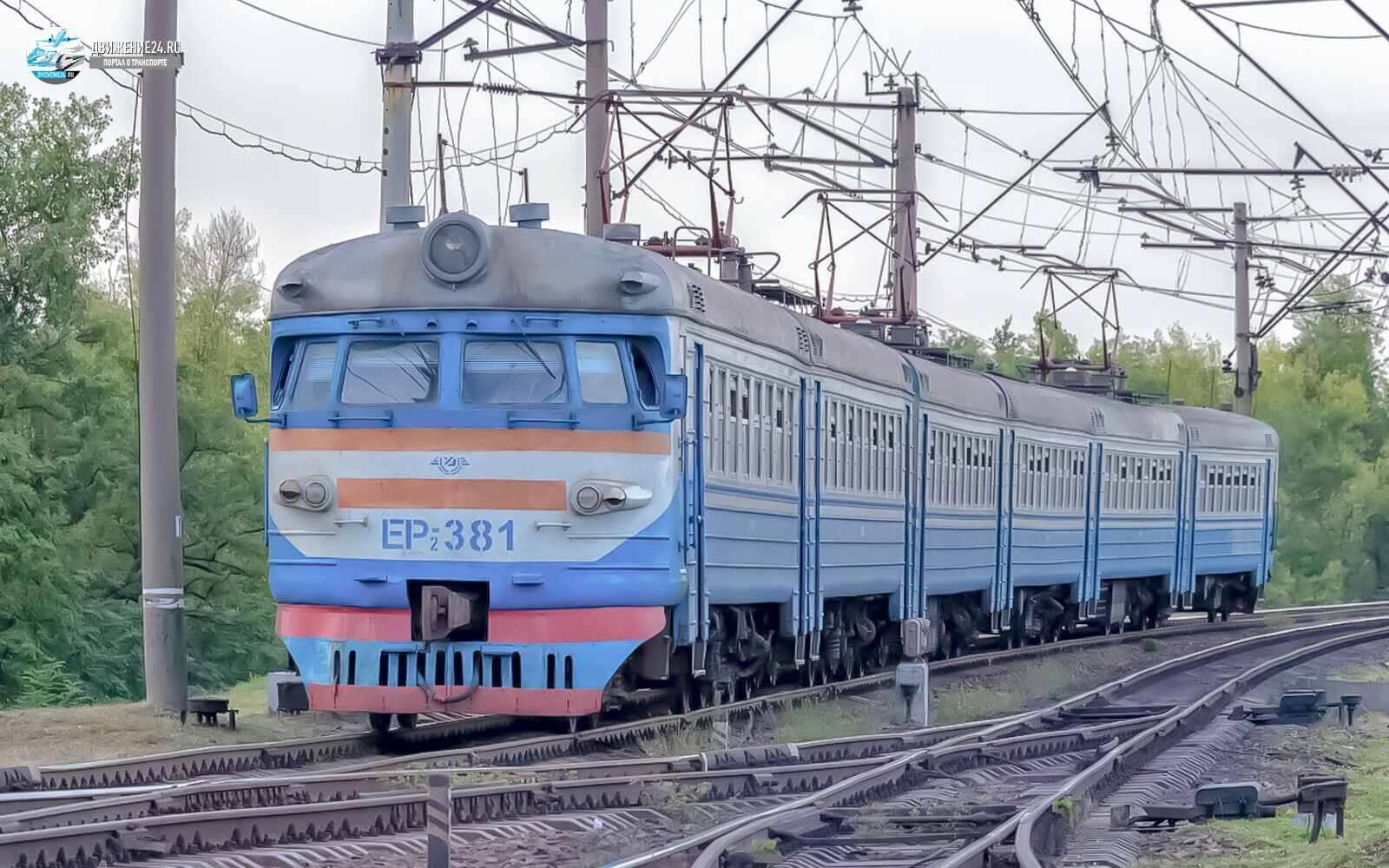 Электропоезд ЭР2