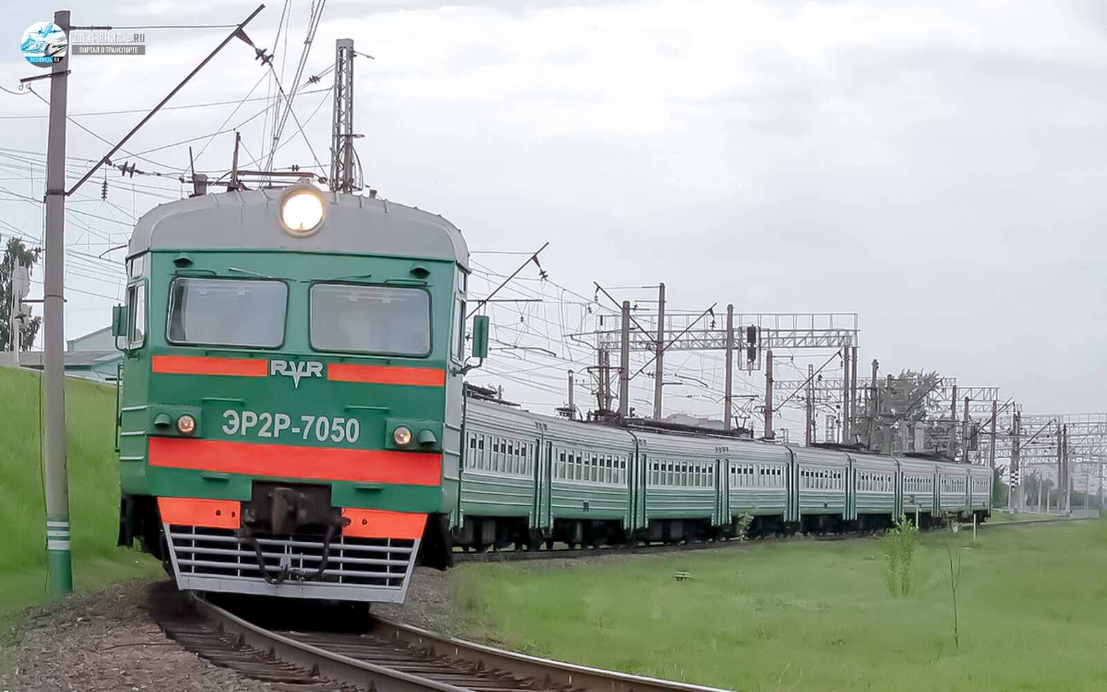 Фото электропоезда ЭР2Р