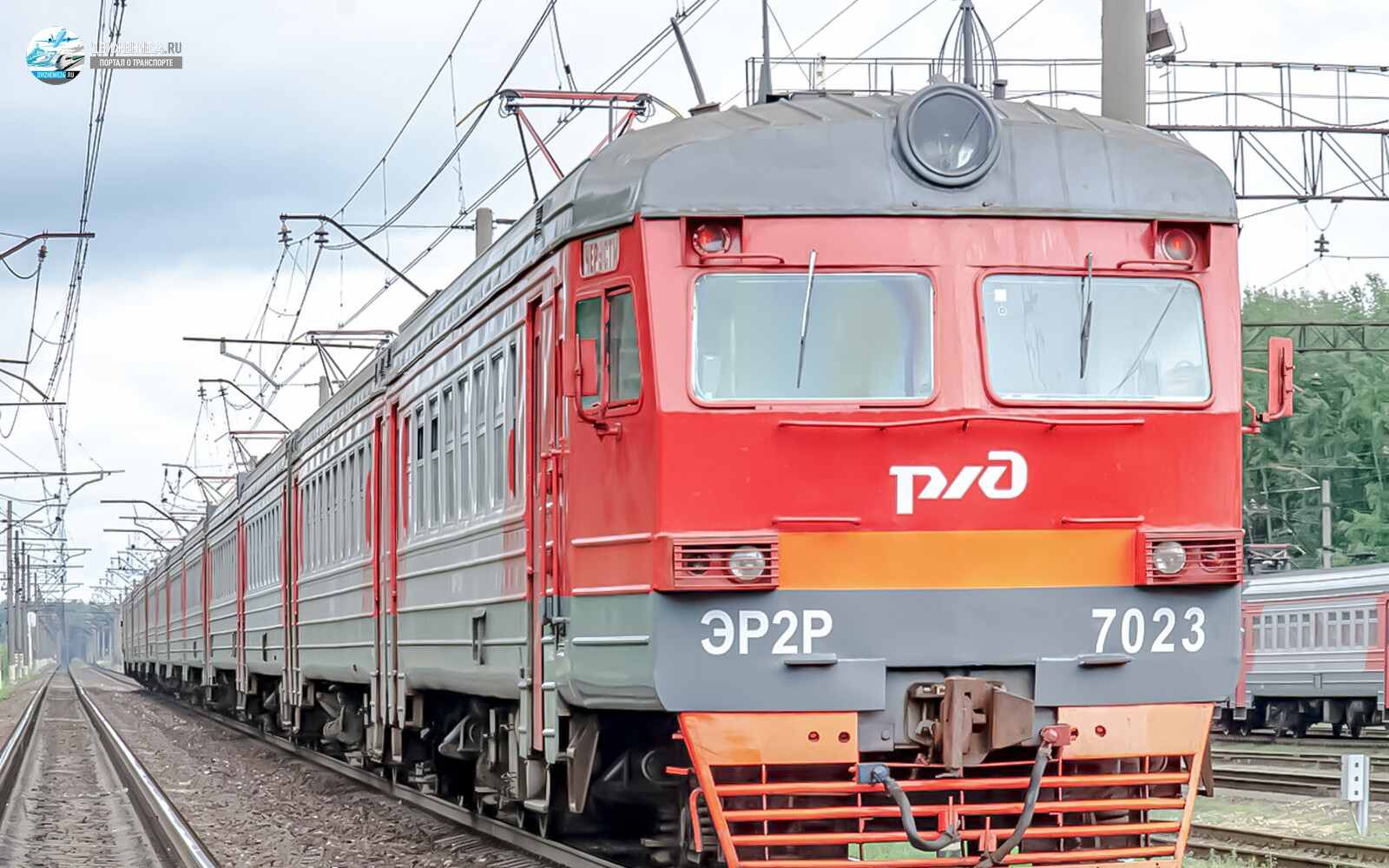 Фото электропоезда ЭР2Р