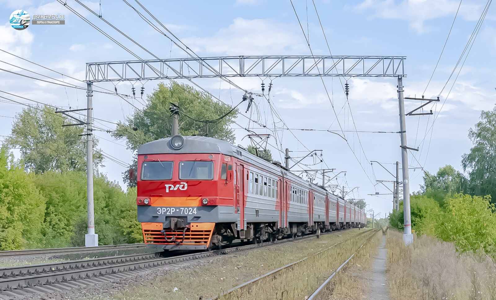 Электропоезд ЭР2Р