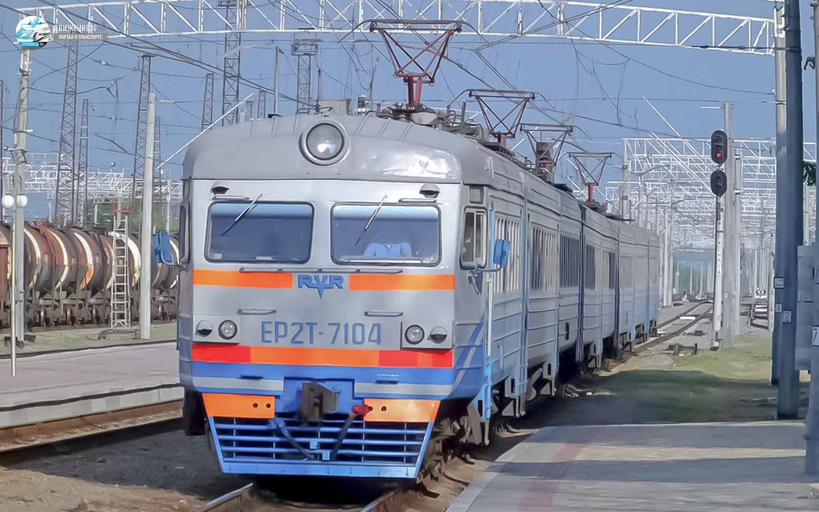 Фото электропоезда ЭР2Т
