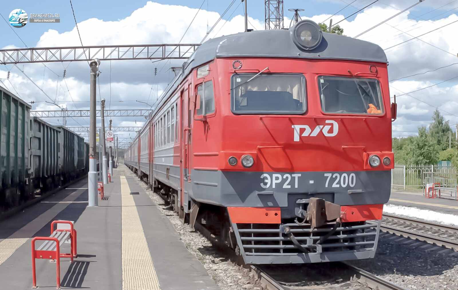 Электропоезд ЭР2Т