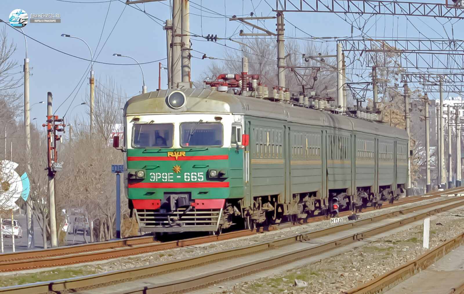 Электропоезд ЭР9Е