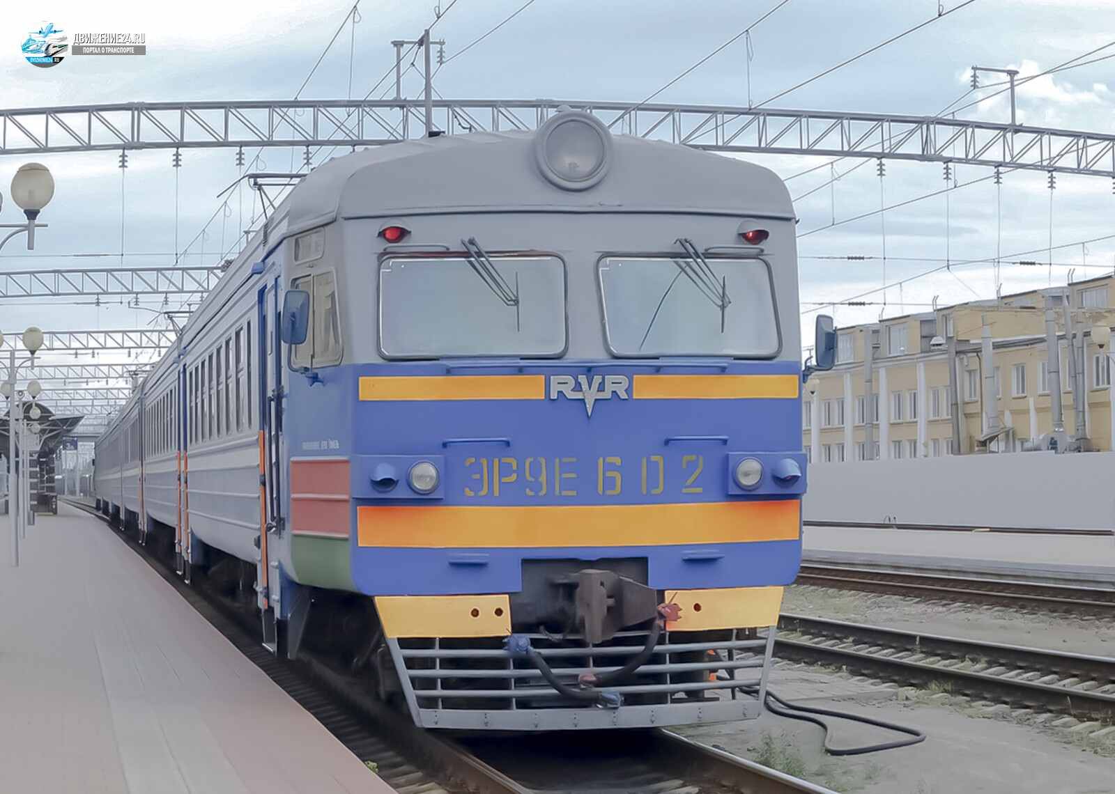 Электропоезд ЭР9Е