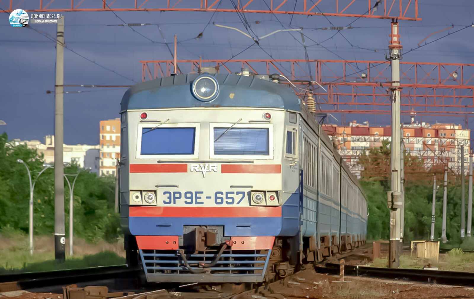 Электропоезд ЭР9Е