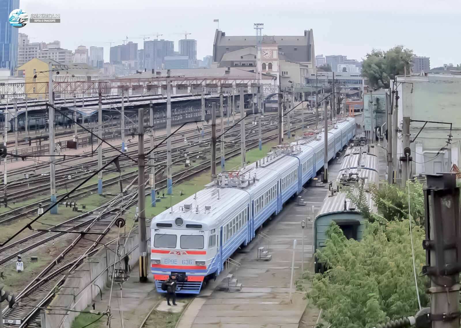 Электропоезд ЭР9Е