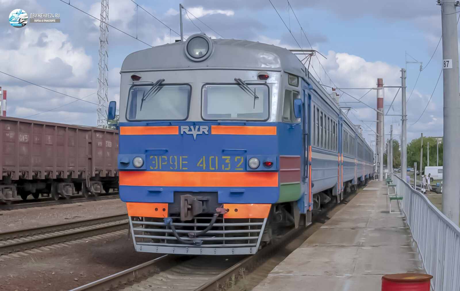 Электропоезд ЭР9Е