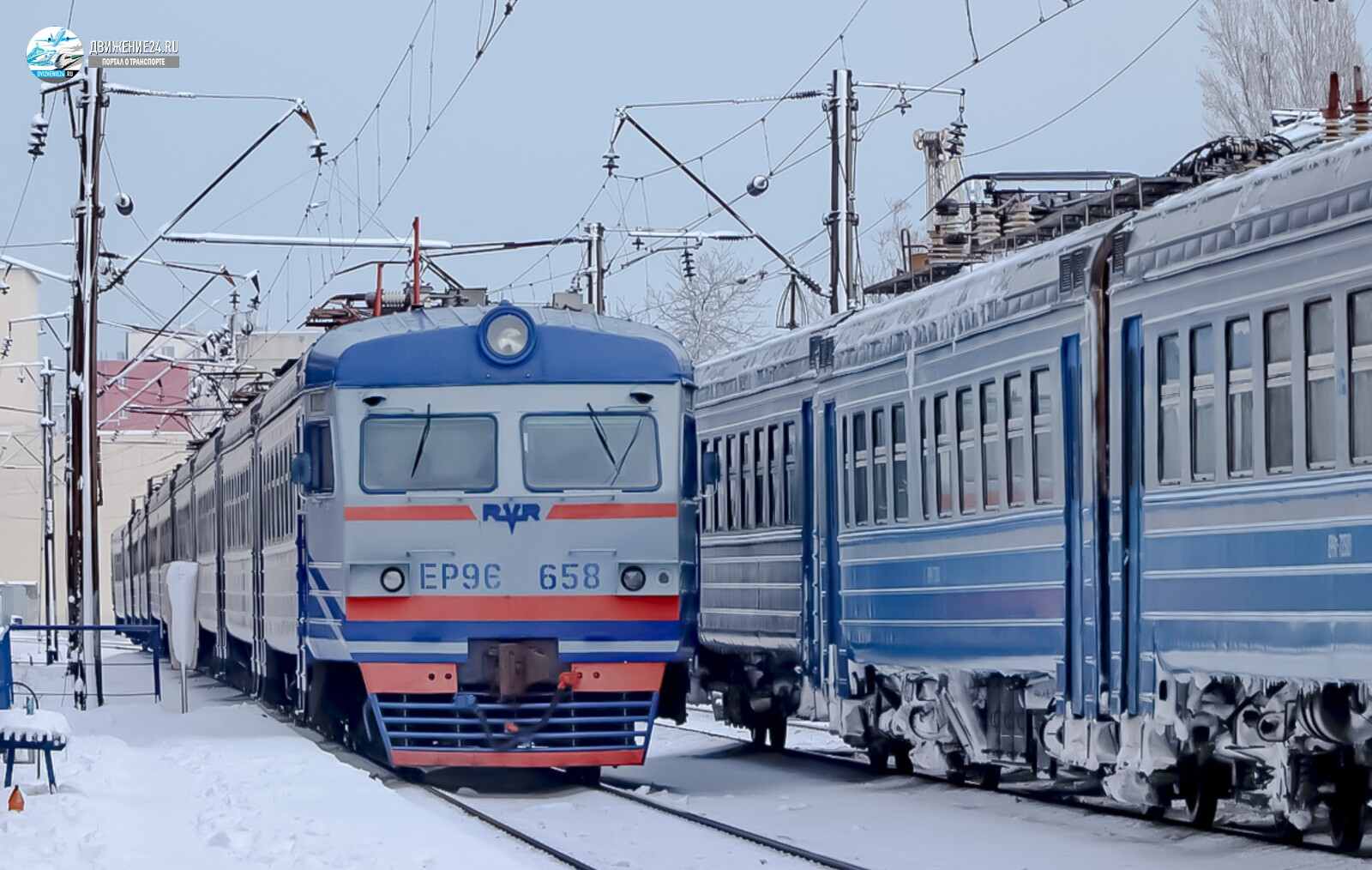 Электропоезд ЭР9Е