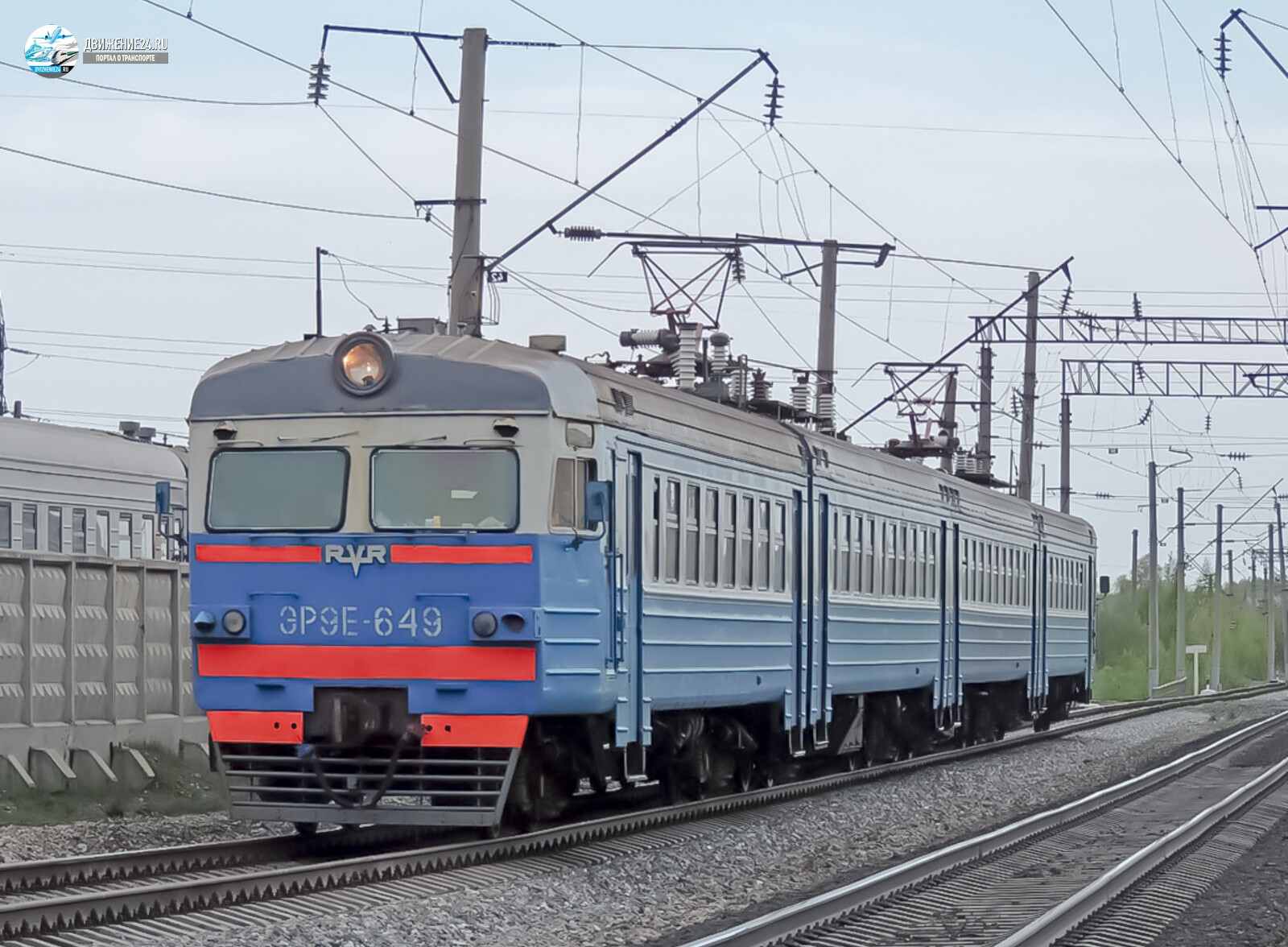Электропоезд ЭР9Е