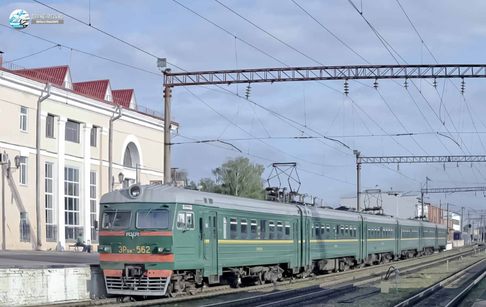 Электропоезд ЭР9М