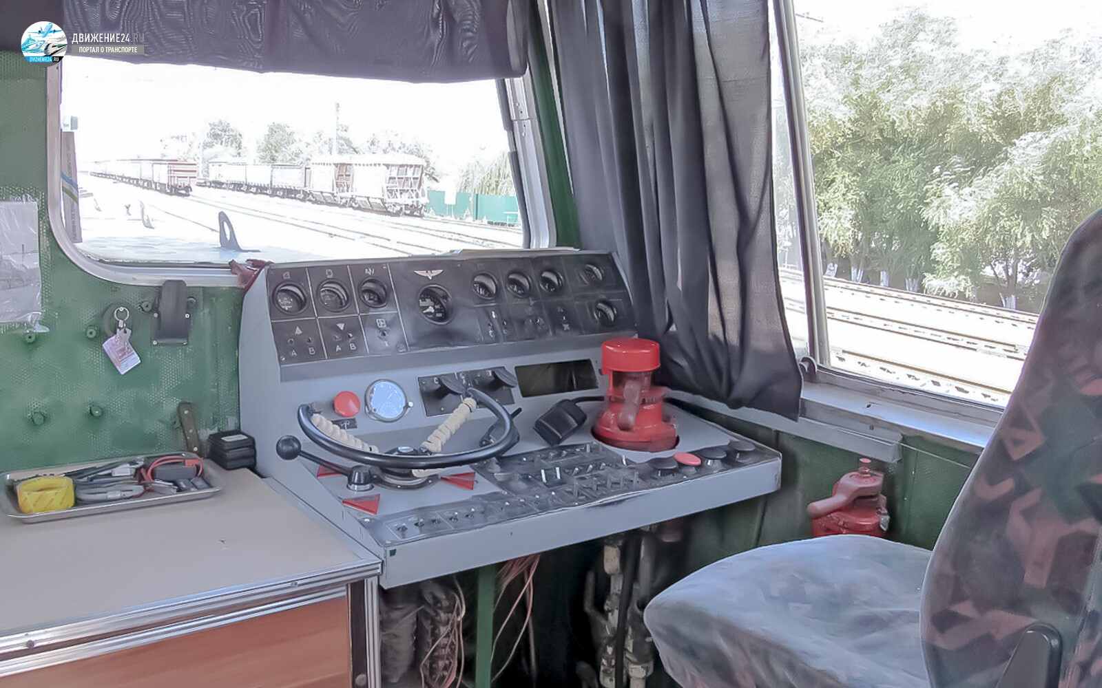 Кабина тепловоза ТГМ40
