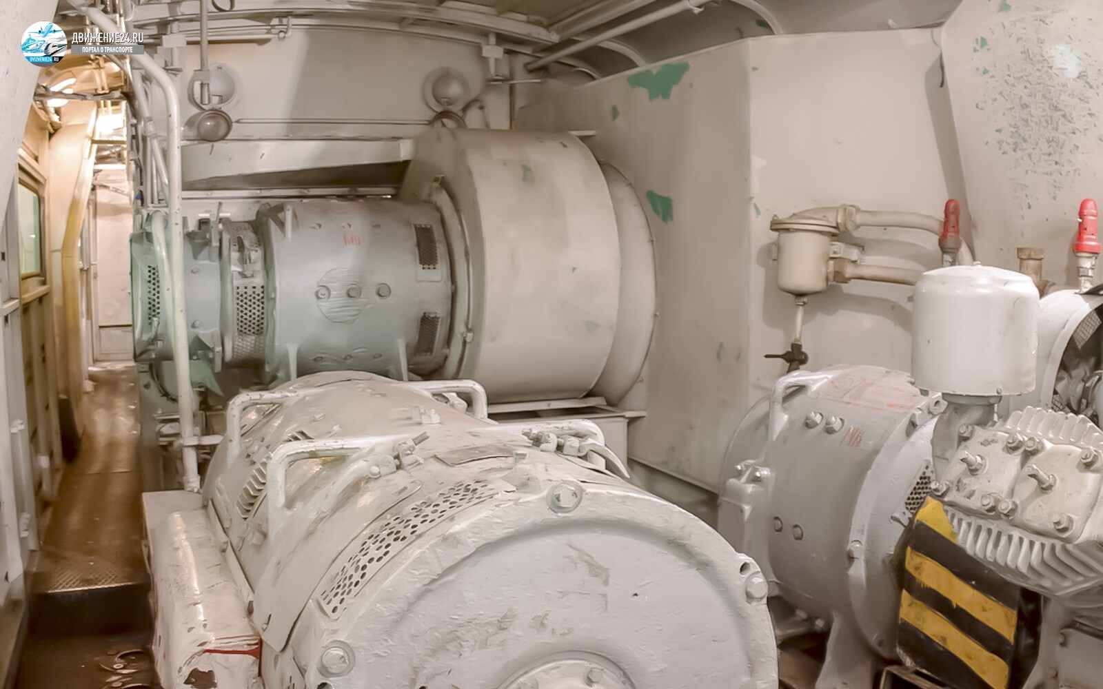 Машинное отделение электровоза ВЛ10