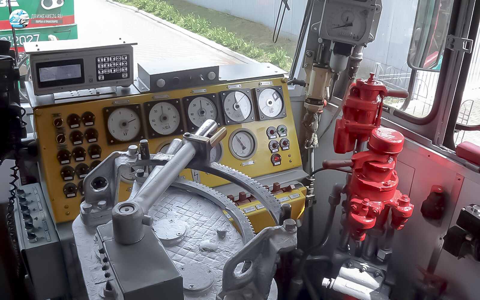 Кабина электровоза ВЛ11