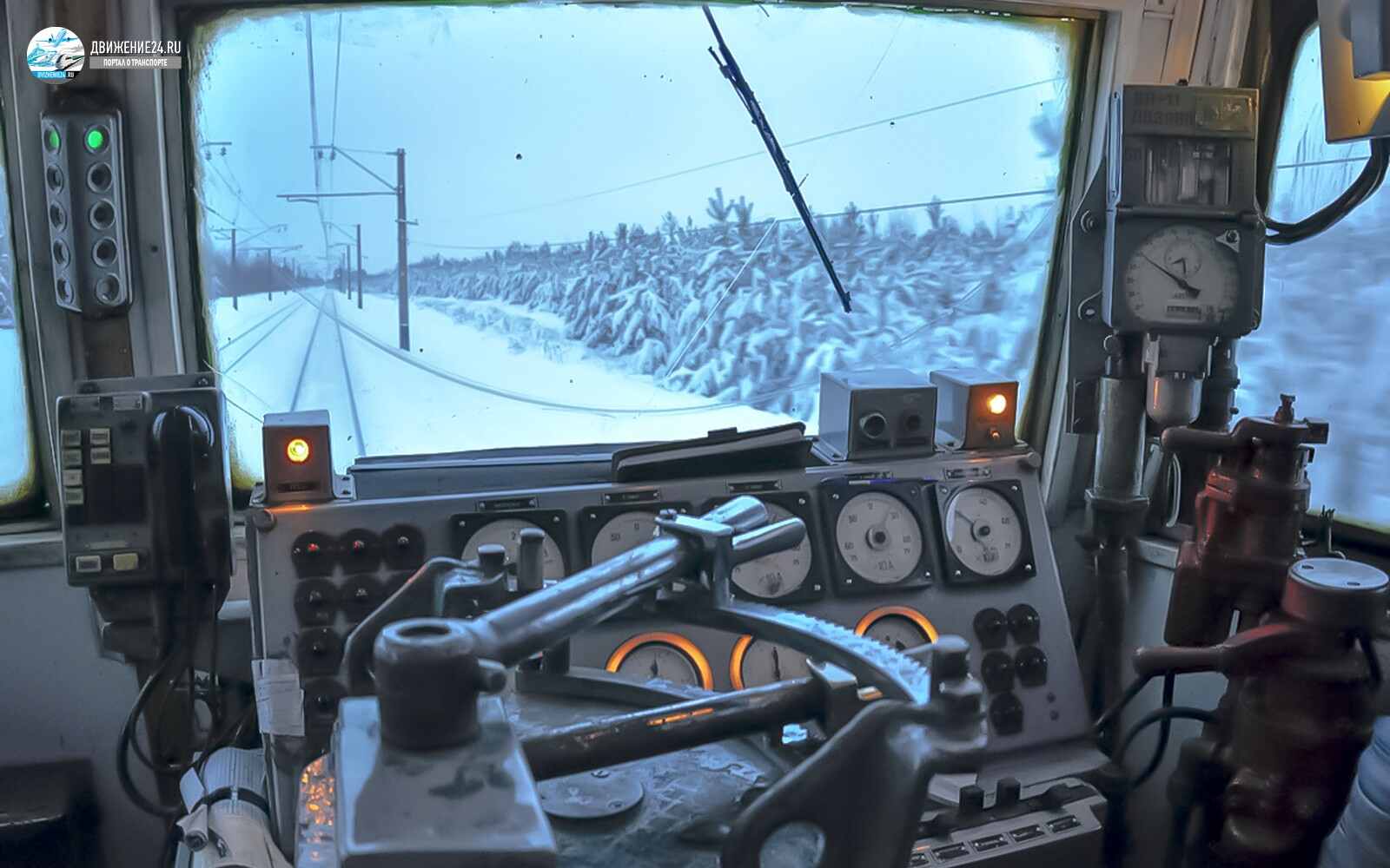 Кабина электровоза ВЛ11