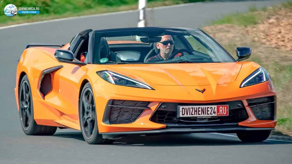 Кабриолет Chevrolet Corvette 2021 года