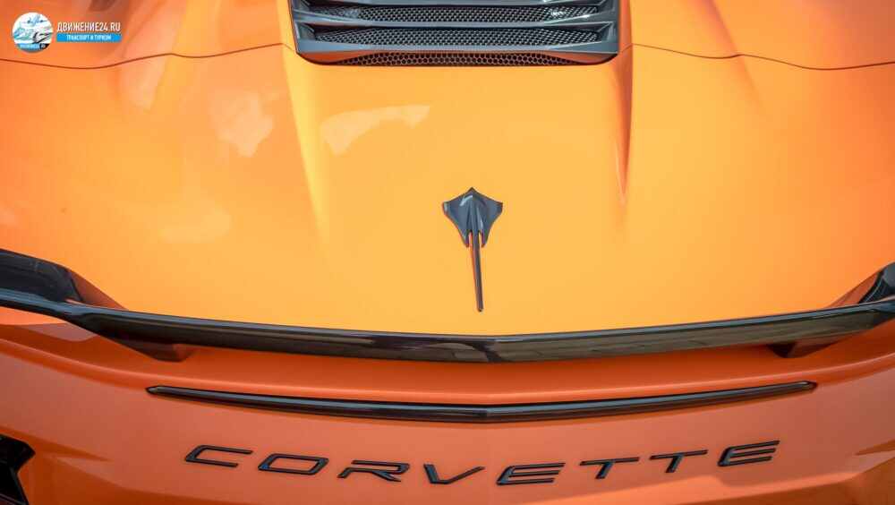 Кабриолет Chevrolet Corvette 2021 года