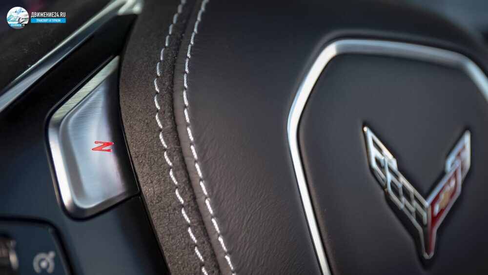 Кабриолет Chevrolet Corvette 2021 года