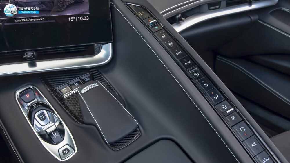 Кабриолет Chevrolet Corvette 2021 года