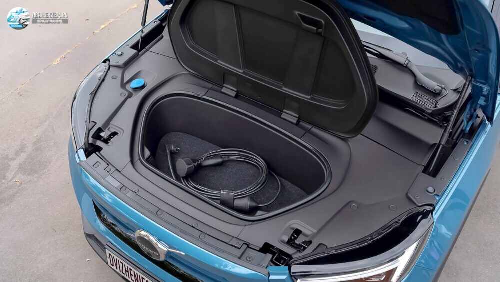 Volvo C40 Recharging 2021