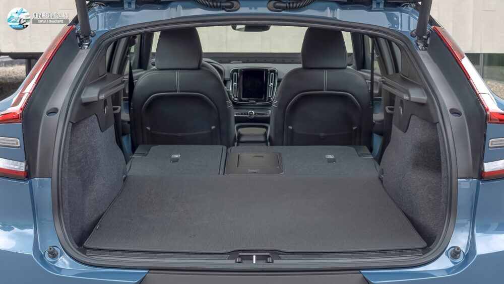 Volvo C40 Recharging 2021