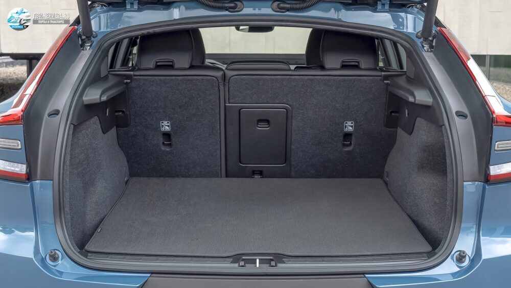 Volvo C40 Recharging 2021