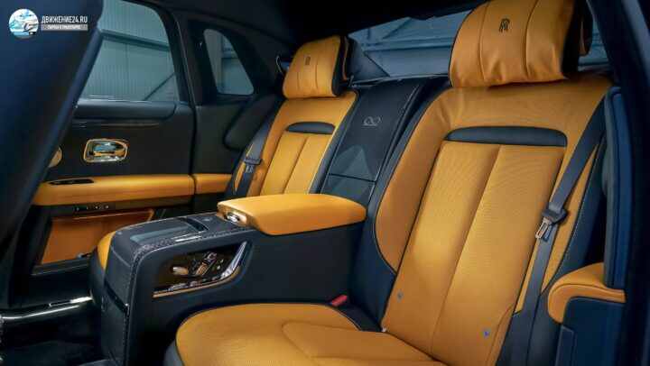 Rolls-Royce Black Badge Ghost 2021