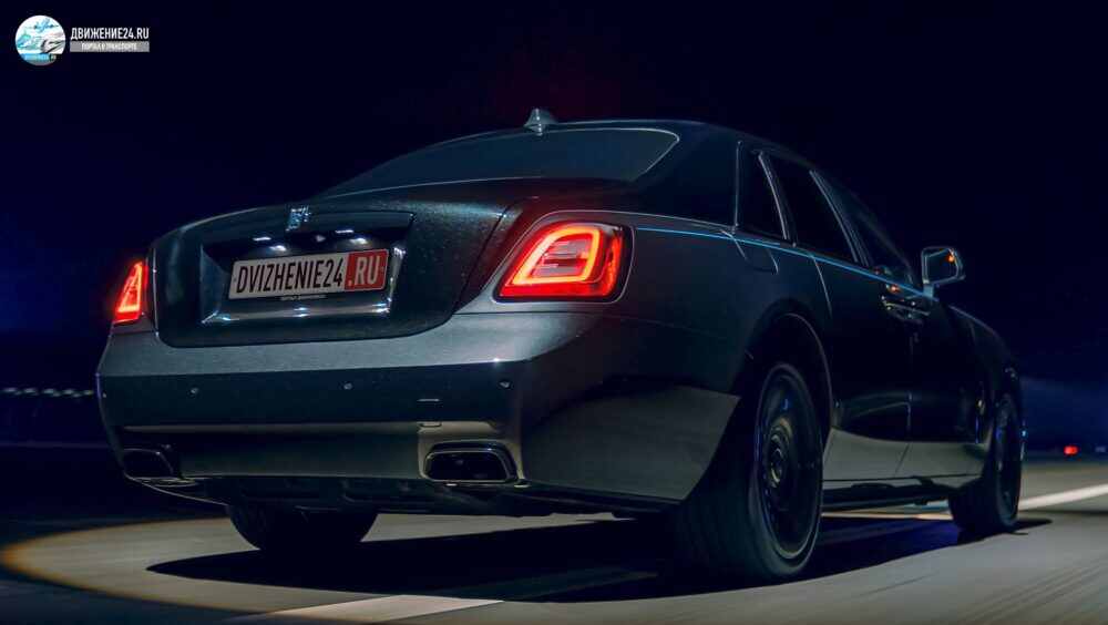 Rolls-Royce Black Badge Ghost 2021