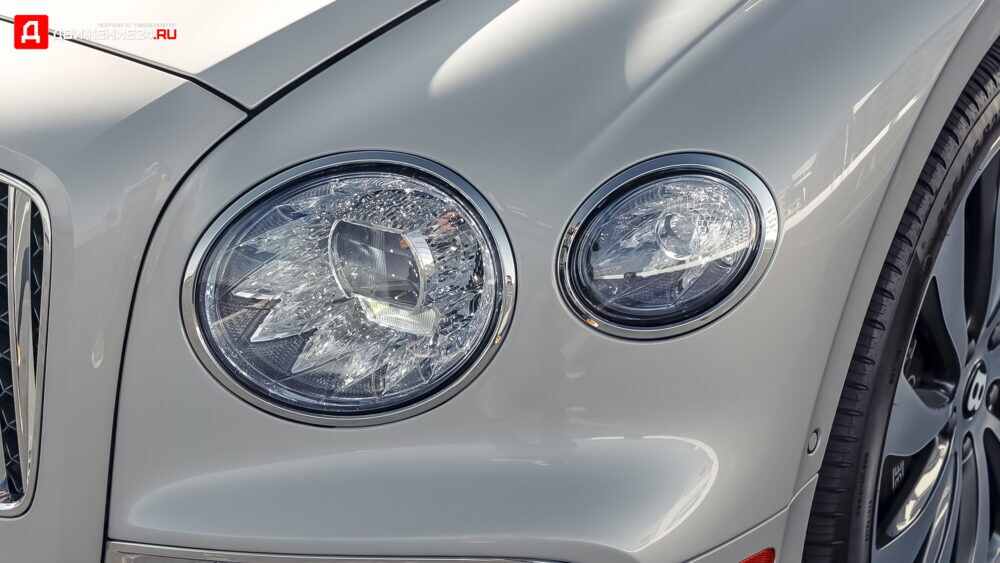 Bentley Flying Spur V8 2021