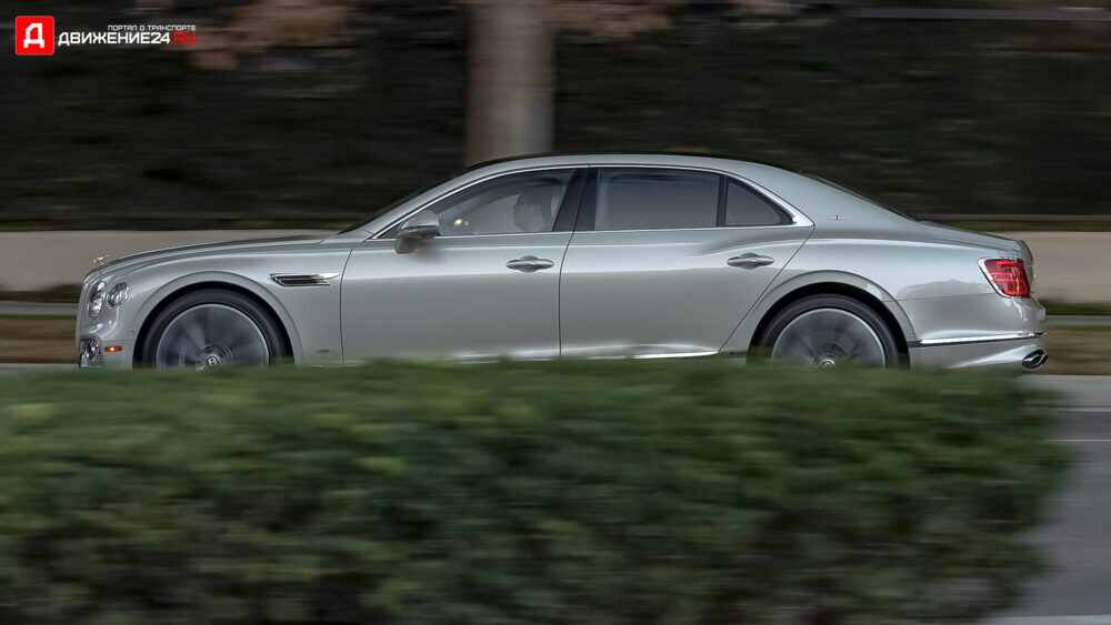 Bentley Flying Spur V8 2021