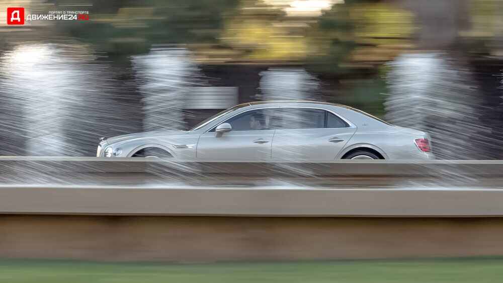 Bentley Flying Spur V8 2021