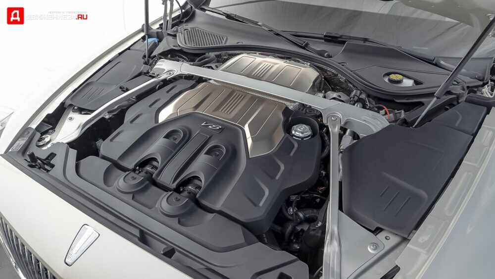 Bentley Flying Spur V8 2021