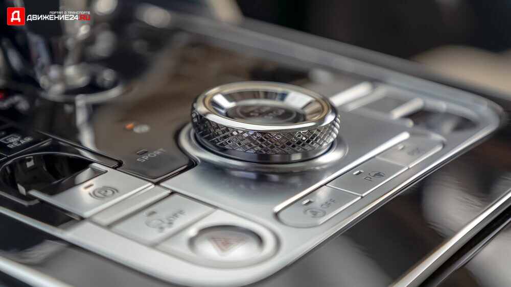 Bentley Flying Spur V8 2021