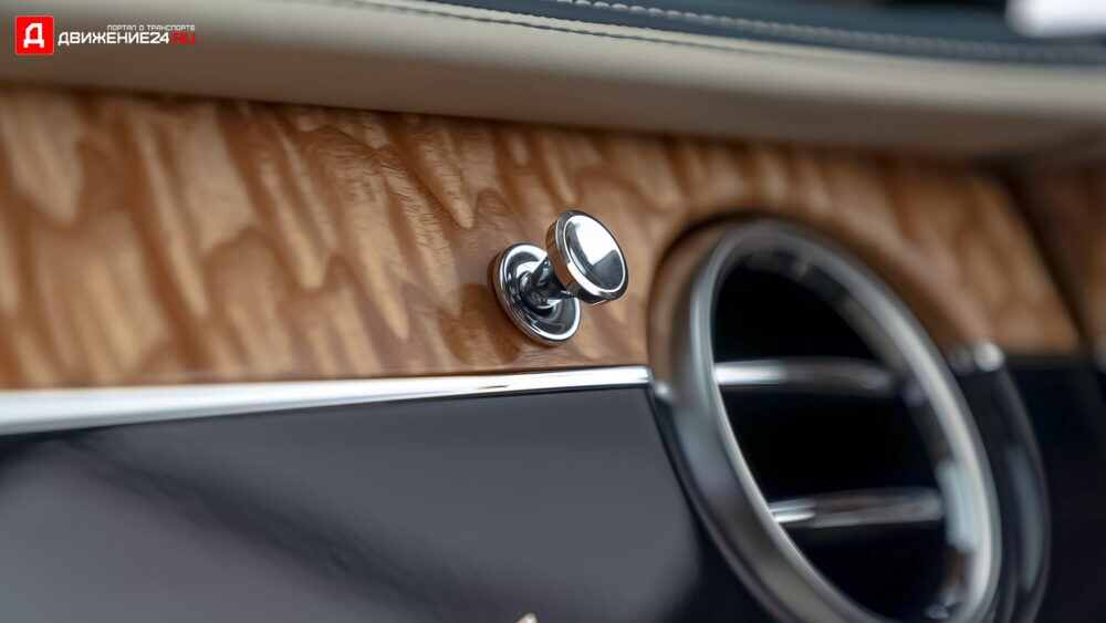 Bentley Flying Spur V8 2021