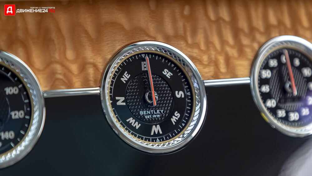 Bentley Flying Spur V8 2021