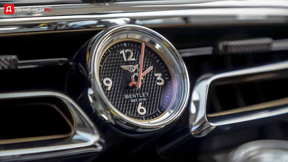 Bentley Flying Spur V8 2021