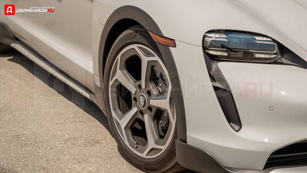 Porsche Taycan 4 Cross Turismo 2021