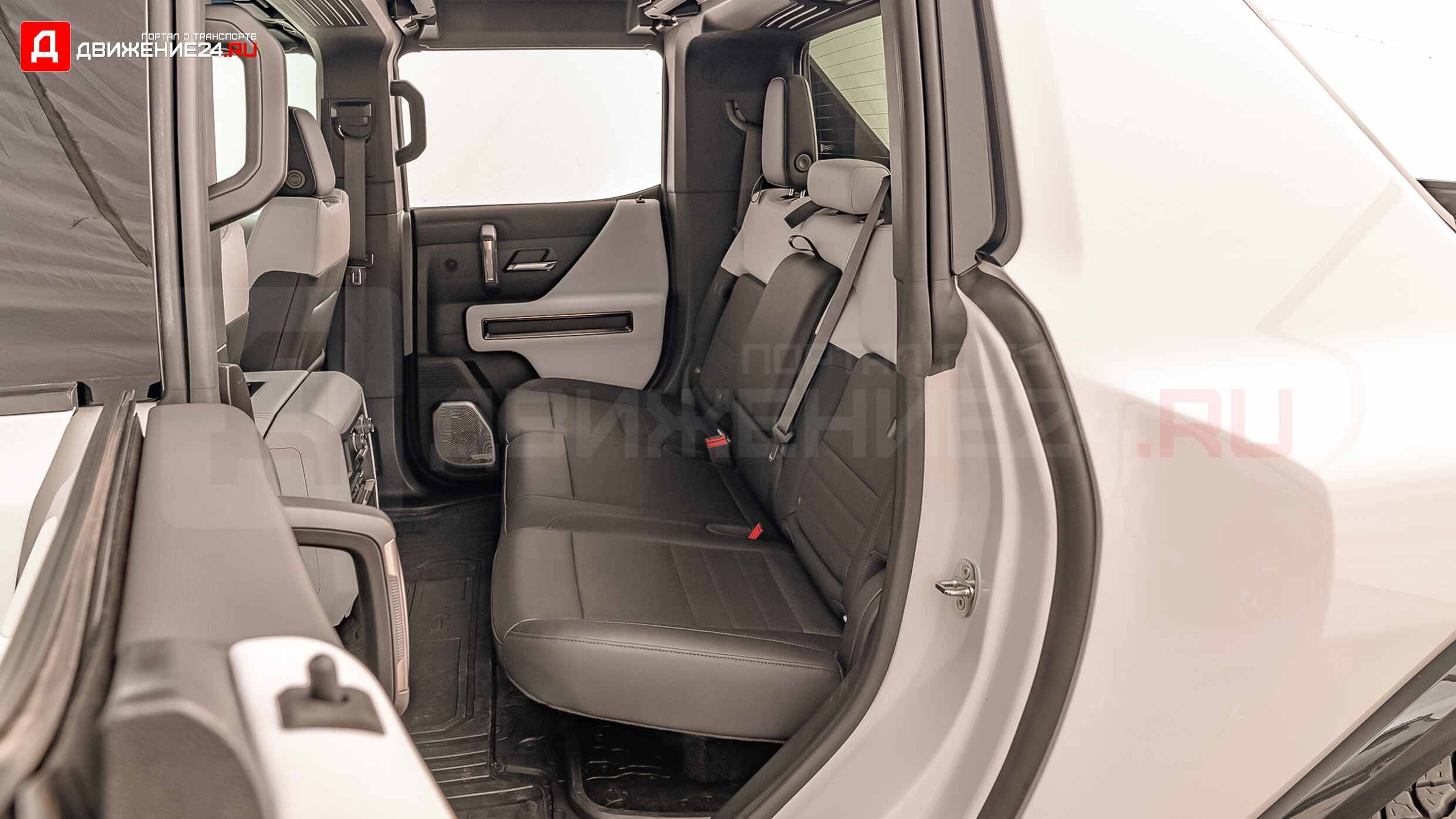 Chevrolet Silverado EV против GMC Hummer EV