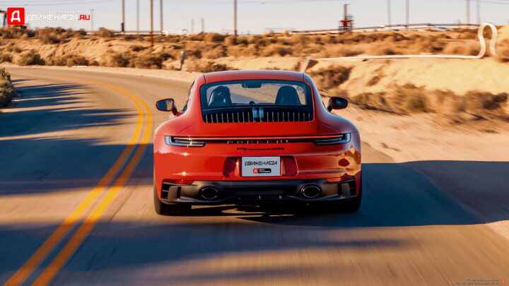 Porsche 911 Carrera 4 GTS 2022