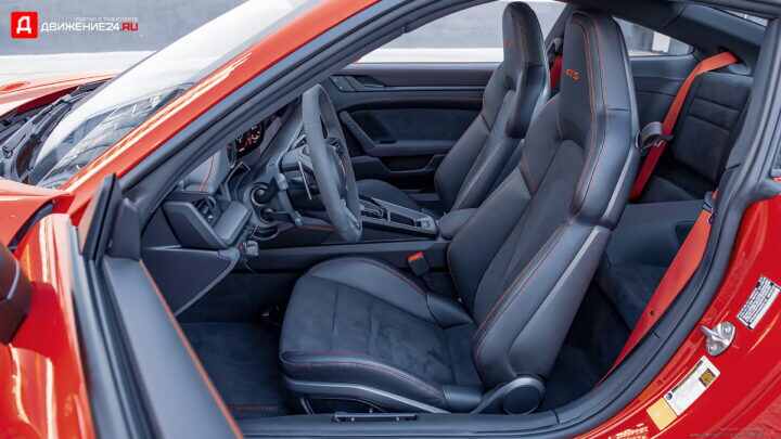 Porsche 911 Carrera 4 GTS 2022