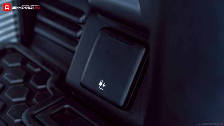 Land Rover Defender 90