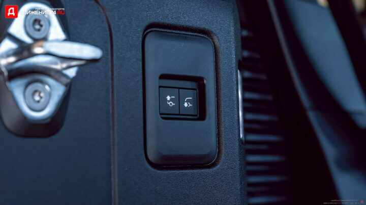 Land Rover Defender 90