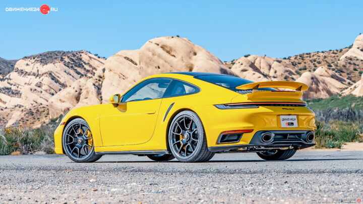 Porsche 911 Turbo S Lightweight 2021