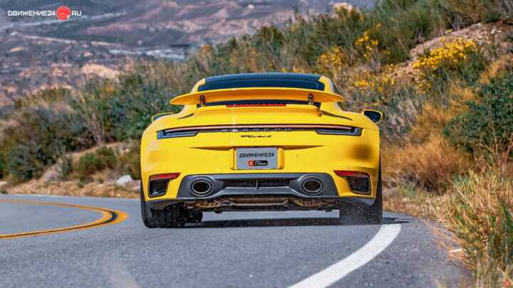 Porsche 911 Turbo S Lightweight 2021