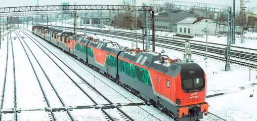 Грузовой электровоз 3ЭС8 "Малахит"