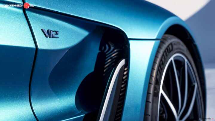 Aston Martin V12 Vantage Roadster