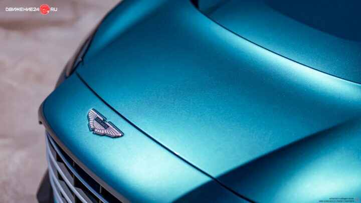 Aston Martin V12 Vantage Roadster