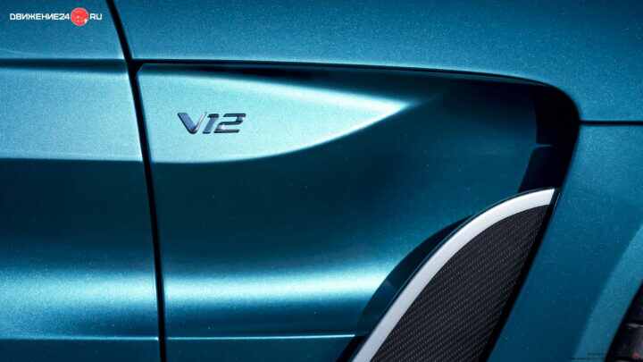 Aston Martin V12 Vantage Roadster