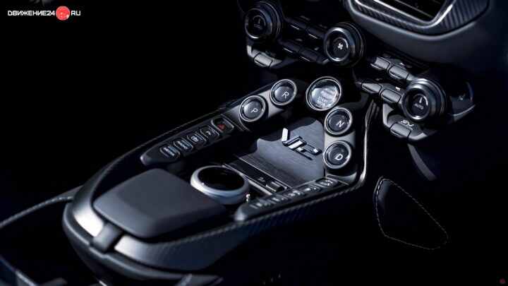 Aston Martin V12 Vantage Roadster