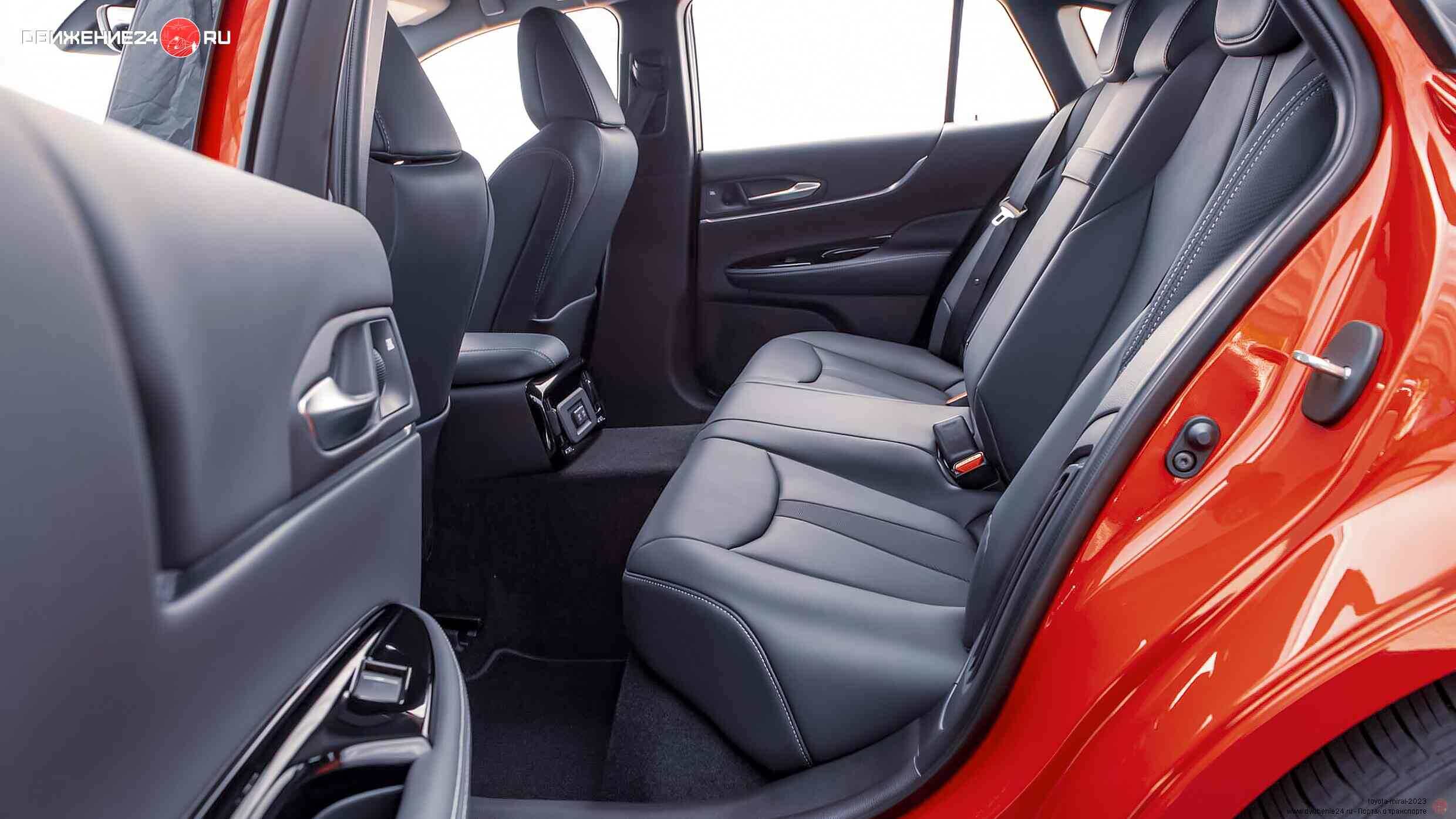 салон Toyota Mirai 2021