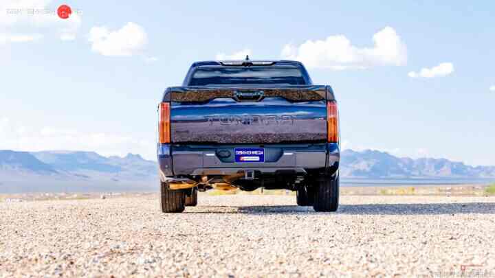 Фото Toyota Tundra 2022 года